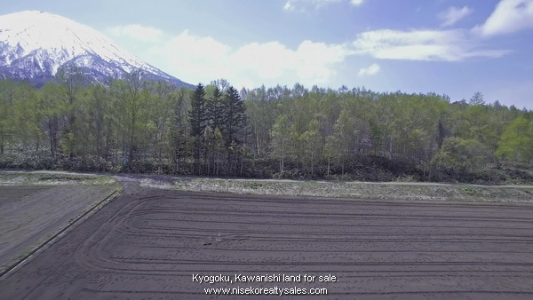 332-125 to block 332-129 View looking into Mt. Yotei base properties.