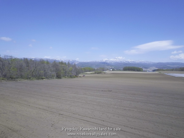332-125-129_View_Looking_From_Blocks across to the Kyogoku valley.